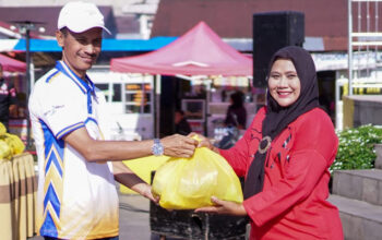 Car Free Day Solok Selatan Dorong Pola Hidup Sehat 7 Wakil Bupati H. Yulian Efi, dalam Car Free Day (CFD) Pemerintah Kabupaten Solok Selatan di Ruang Terbuka Hijau (RTH) Solok Selatan, Padang Aro