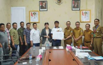 Saat APBD Terbatas, 6 Perusahaan Gelontorkan CSR Rp 6,6 Miliar untuk Pembangunan Jalan Dharmasraya 3 Sebanyak 6 Perusahaan Gelontorkan CSR Rp 6,6 Miliar kepada Pemkab Dharmasraya