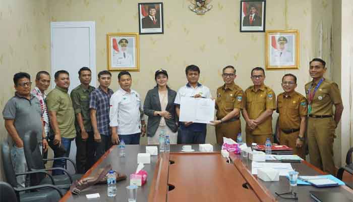 Saat APBD Terbatas, 6 Perusahaan Gelontorkan CSR Rp 6,6 Miliar untuk Pembangunan Jalan Dharmasraya 1 Sebanyak 6 Perusahaan Gelontorkan CSR Rp 6,6 Miliar kepada Pemkab Dharmasraya