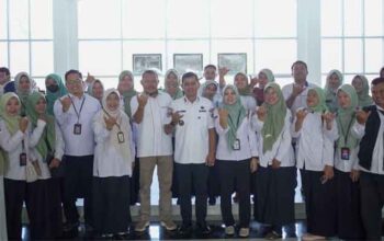 Bupati Lepas 61 Siswa SRMP 5 Solok ke Sekolah Rakyat Terintegrasi 3 Dharmasraya 3 Bupati Jon Firman Pandu lepas 61 Siswa SRMP 5 Solok ke Sekolah Rakyat Terintegrasi 3 Dharmasraya