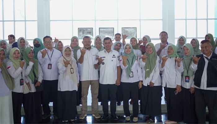 Bupati Jon Firman Pandu lepas 61 Siswa SRMP 5 Solok ke Sekolah Rakyat Terintegrasi 3 Dharmasraya