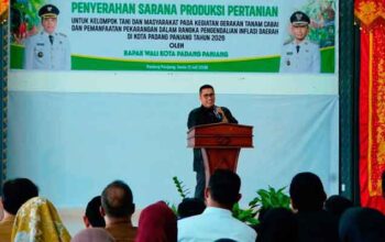 Wako Padang Panjang, Hendri Arnis sampaikan sambutan saat penyerahan Bantuan Sarana Produksi Pertanian
