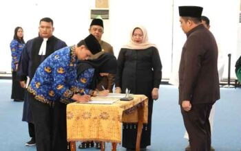 Lantik 40 PNS dan Pejabat Fungsional, Bupati Bintan Tekankan Integritas dan Pelayanan Berkualitas 3 Bupati Bintan, Roby Kurniawan lantik 40 PNS dan Pejabat Fungsional