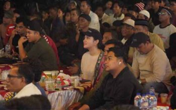 Bupati Dharmasraya Membaur Bersama Ratusan Warga di Nobar Final Piala Dunia 2026 4 Bupati Dharmasraya, Annisa Suci Ramadhani membaur bersama warga di Nobar Final Piala Dunia 2026