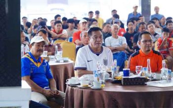 Pendopo Berubah Jadi "Stadion Mini", Bupati Muba Nobar Piala Dunia 2026 Bersama Warga 3 Bupati Muba, H. M. Toha Tohet bersama Wakil Bupati Kyai Abdur Rohman Husen Nobar Piala Dunia 2026 bersama Warga