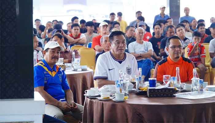Bupati Muba, H. M. Toha Tohet bersama Wakil Bupati Kyai Abdur Rohman Husen Nobar Piala Dunia 2026 bersama Warga