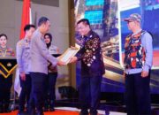 Rakernis SDM 2026, Bupati Muba Terima Penghargaan dari Kapolda Sumsel 9 Bupati Muba, H. M. Toha Tohet terima penghargaan dari Kapolda Sumsel