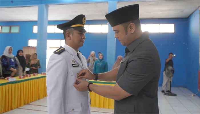 Bupati Sijunjung Lantik Khaidir Ali Daulay sebagai Camat IV Nagari 1 Bupati Sijunjung, Benny Dwifa Yuswir lantik Khaidir Ali Daulay sebagai Camat IV Nagari
