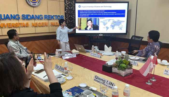Delegasi Tiongkok Jajaki Kerja Sama Halal Center dengan UNP