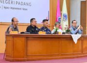 FEB UNP Bersama ISEI Padang Bantu Mahasiswa Korban Bencana Sumbar