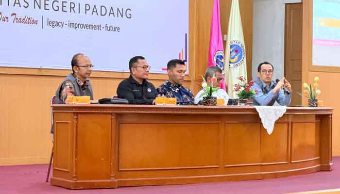 FEB UNP Bersama ISEI Padang Bantu Mahasiswa Korban Bencana Sumbar