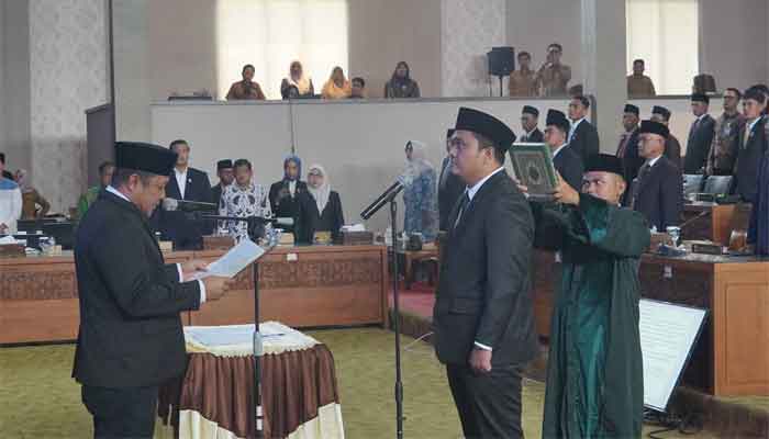 Pelantikan Fadli Aulia sebagai Anggota DPRD Dharmasraya Pengganti Antar Waktu
