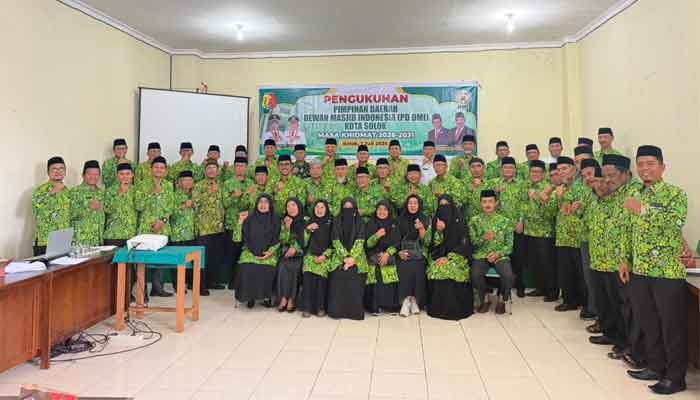Lantik DMI Kota Solok, Prof. Ganefri Dorong Masjid jadi Pusat Pembinaan Generasi Muda 1 Prof. Ganefri lantik DMI Kota Solok