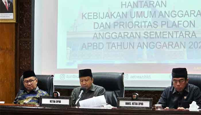 Wako Ramlan Nurmatias Hantarkan KUA PPAS APBD 2027 ke DPRD Kota Bukittinggi 2 Rapat paripurna DPRD Kota Bukittinggi tentang hantaran KUA-PPAS APBD tahun 2027