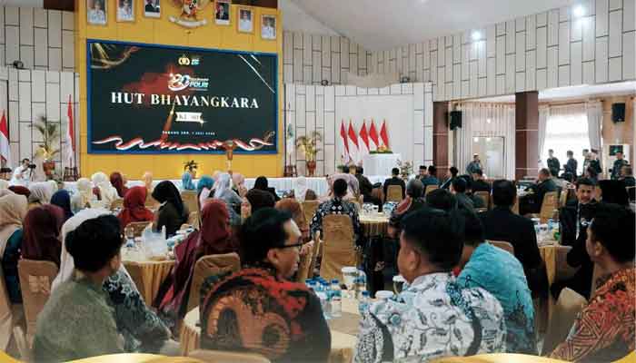 Hari Bhayangkara ke-80, Bupati Solsel: Semoga Polri Makin Profesional, Modern dan Terpercaya 1 Syukuran Hari Bhayangkara ke-80 oleh Polres Solok Selatan