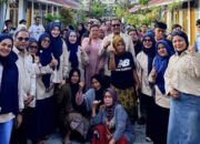 ILUNI Pascasarjana UNP Berikan Paket Sembako bagi Warga Terdampak Banjir di Huntara Kota Padang 14 ILUNI Pascasarjana UNP Berikan Paket Sembako bagi Warga Terdampak Banjir di Huntara Kota Padang