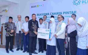 88 Siswa Berprestasi Payakumbuh Terima Beasiswa Cahaya Pintar dari YBM PLN