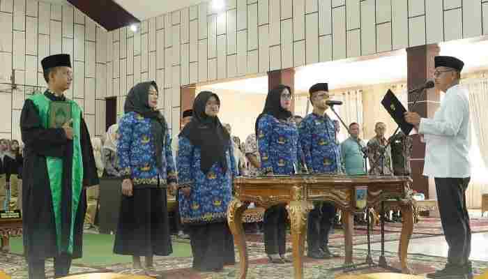 Bupati Solok Selatan Lantik 4 Pejabat Administrator dan Pejabat Pengawas