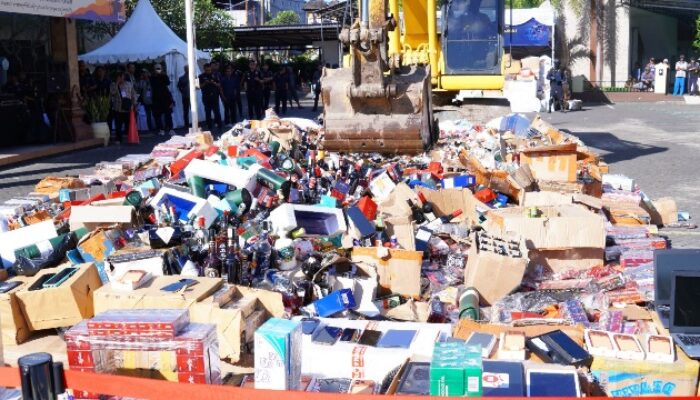 887 Penindakan Bea Cukai Berbuah Pemusnahan Barang Ilegal Bernilai Rp11,2 Miliar