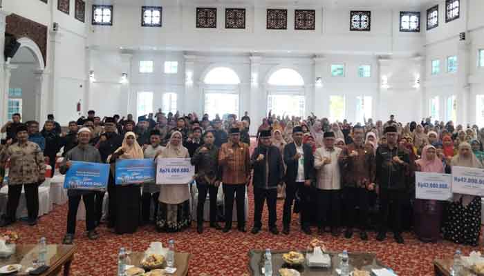 Pemko Bukittinggi Serahkan Insentif Triwulan II 2026 kepada 735 Guru dan 154 Garin