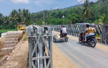 Jembatan bailey ruas jalan Sitangkai-Tanjung Ampalu di perbatasan Kabupaten Tanah Datar dan Kabupaten Sijunjung