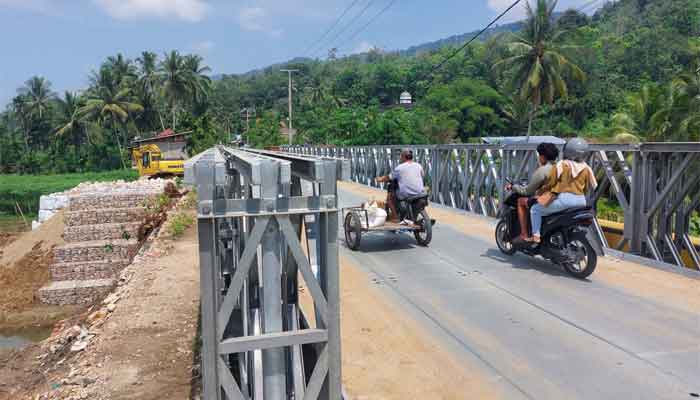 Jembatan bailey ruas jalan Sitangkai-Tanjung Ampalu di perbatasan Kabupaten Tanah Datar dan Kabupaten Sijunjung