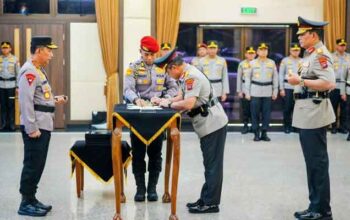 Kapolri Pimpin Pelantikan dan Sertijab 6 Kapolda 3 Kapolri Pimpin Pelantikan dan Sertijab 6 Kapolda