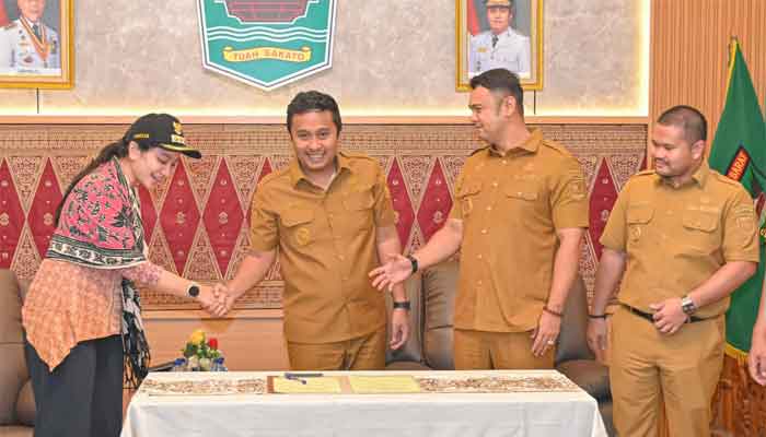 Wakil Gubernur Sumbar, Vasko Ruseimy, bersama Bupati Dharmasraya Annisa Suci Ramadhani, Bupati Sijunjung Benny Dwifa Yuswir, dan Wakil Wali Kota Sawahlunto Jeffry Hibatullah