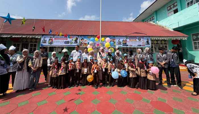 Bunda Guru PGRI Kabupaten Solok Semarakkan MPLS Ramah di SD Negeri 10 Koto Baru
