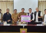 PPKLH UNP dan Renol Energy Serahkan 1 Ton Solar untuk Penanganan Bencana Agam