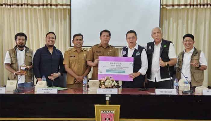 PPKLH UNP dan Renol Energy Serahkan 1 Ton Solar untuk Penanganan Bencana Agam