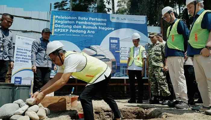 Bupati Solok Selatan, Khairunas meletakkan batu pertama pembangunan Gedung KP2KP Padang Aro