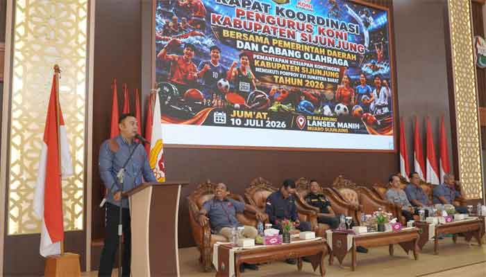 Pemkab Dukung Penuh Atlet Sijunjung Berlaga di Porprov Sumbar 2026 1 Bupati Benny Dwifa Yuswir beri sambutan dalam Rapat Koordinasi Pengurus KONI Kabupaten Sijunjung