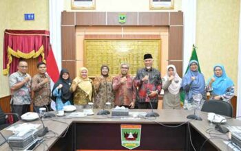 Pemprov Sumbar Gandeng FMIPA Unand Terapkan Teknologi Maggot dan BioVORA 8 Audiensi Gubernur Sumbar, Mahyeldi Ansharullah dengan jajaran FMIPA Universitas Andalas di Istana Gubernuran