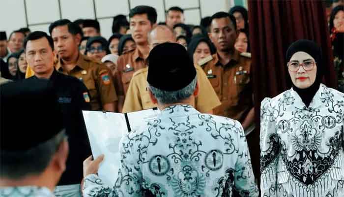 Pengukuhan Erniati Khairunas sebagai Bunda Guru Kabupaten Solok Selatan