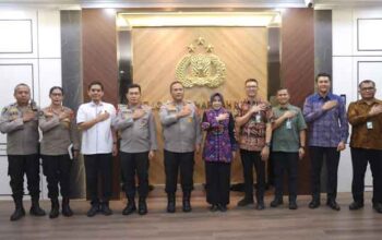Polda Kepri bersama BPJS Ketenagakerjaan Perkuat Sinergi Peningkatan Perlindungan Pekerja 3 Kapolda Kepri, Irjen Pol. Asep Safrudin, menerima audiensi dan silaturahmi Kepala Kantor Wilayah BPJS Ketenagakerjaan Kanwil Sumbar Riau, Hengky Rhosidien