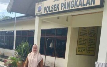 Korban Dugaan Penganiayaan Warga Pasar Manggilang Lapor ke Polsek Pangkalan 4 Warga Pasar Manggilang Putri Rahma Wati saat mendatangi Polsek Pangkalan
