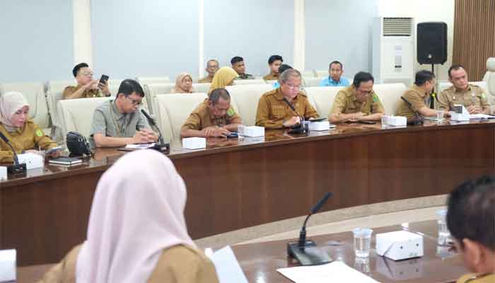 Pemkab Muba Tertibkan Izin Perusahaan untuk Dongkrak Pendapatan Daerah 1 Rapat Kerja Tim Optimalisasi Pendapatan Asli Daerah Pokja Legalitas Pelaku Usaha yang digelar di Ruang Rapat Serasan Sekate, Gedung Sekretariat Daerah Muba