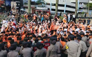 Ratusan Mahasiswa gelar aksi demo di DPRD Kota Bukittinggi, tuntut evaluasi kinerja Satpol PP