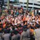 Gelar Aksi Demo di DPRD Bukittinggi, Ratusan Mahasiswa Tuntut Evaluasi Kinerja Satpol PP