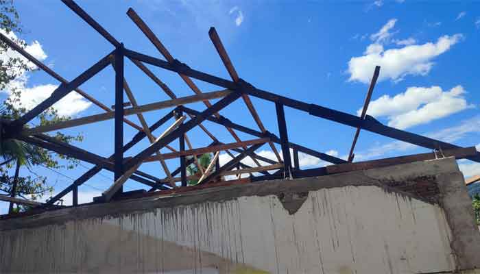 Diduga Gunakan Kayu Bekas pada Struktur Atap, Revitalisasi SMPN 1 Pangkalan Disorot