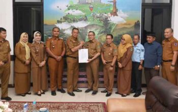 Juara Sumbar, Kelurahan Sawahpadang Aua Kuniang Payakumbuh Bersiap Hadapi Lomba Tingkat Nasional 6 Sawahpadang Aua Kuniang (Sapaku), Kecamatan Payakumbuh Selatan, Kota Payakumbuh, ditetapkan sebagai Juara I Lomba Kelurahan Tingkat Provinsi Sumatera Barat Tahun 2026