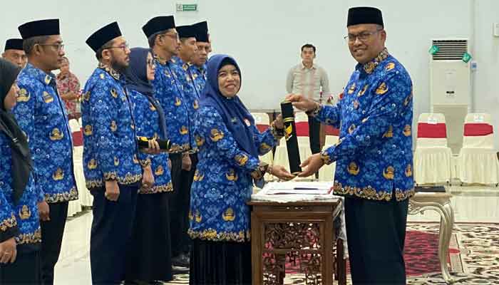 Sekdaprov Sumbar Lantik 7 Pejabat Administrator dan 1 Pejabat Pengawas 1 Sekda Sumbar Lantik 7 Pejabat Administrator dan 1 Pejabat Pengawas