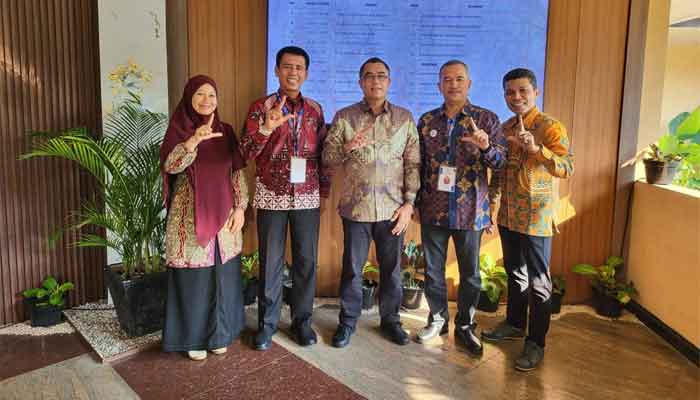 Kepala Dinas Pendidikan Kota Payakumbuh Nalfira, S.Pd., MSE dan Kepala Dinas Lingkungan Hidup Kota Payakumbuh Delni Putra, ST dalam Seminar Implementasi Proyek Perubahan PKN Tingkat II