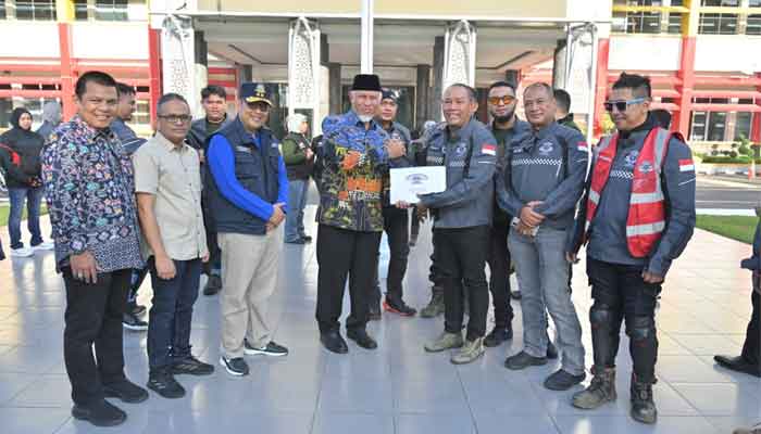 Touring MBI Medan Padukan Promosi Wisata dan Aksi Sosial di Sumbar 1 MBI Wilayah Medan menyerahkan donasi sebesar Rp20 juta ke salah satu rumah tahfiz di Sumbar