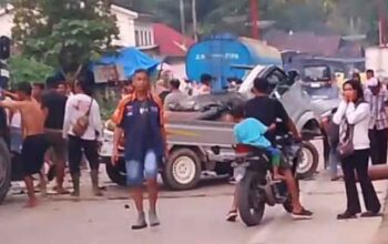 Truk Tangki Tabrak Suzuki Carry di Guguak Naneh Sijunjung, Pengemudi Terluka 3 Truk Tangki Tabrak Suzuki Carry di Guguak Naneh, Nagari Tanjung Gadang, Kabupaten Sijunjung