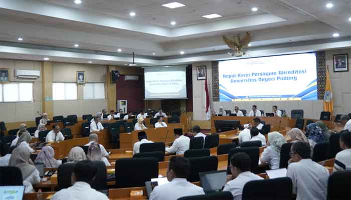 UNP Fokus Penuhi Syarat Ketat untuk Pertahankan Status Akreditasi Unggul 1 Rapat Kerja Persiapan Akreditasi Tingkat Universitas Negeri Padang
