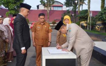 Wako Padang Panjang Lantik 38 Pejabat Eselon III dan IV 3 Wako Padang Panjang, Hendri Arnis lantik 38 Pejabat Eselon III dan IV