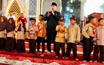 Wako Padang Panjang Serahkan 597 Paket Seragam Sekolah Gratis dari Baznas 5 Wako Padang Panjang Serahkan 597 Paket Seragam Gratis dari Baznas