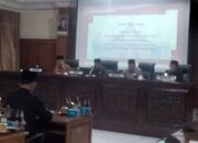 Wawako Bukittinggi Sampaikan Jawaban Wali Kota terhadap Ranperda Pajak dan Retribusi Daerah